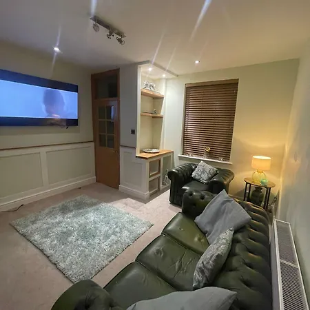 Impeccable 3-bed House In *
