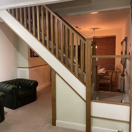 Impeccable 3-bed House In York