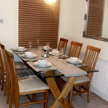 Ferienhaus Impeccable 3-bed House In York