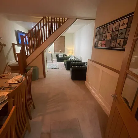 Impeccable 3-bed House In