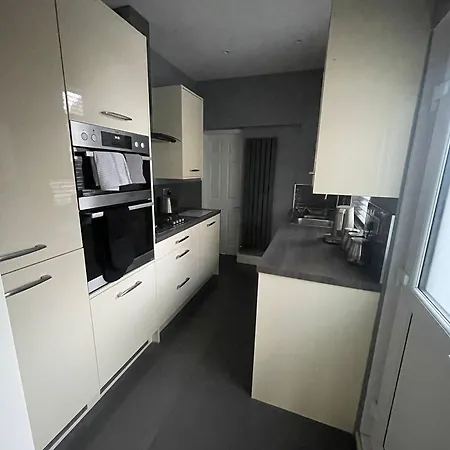 Impeccable 3-bed House In York