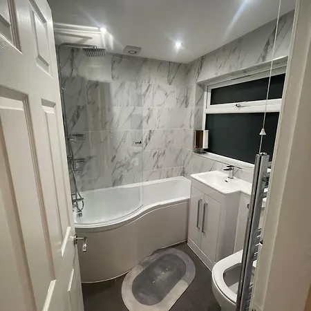 Feriehus Impeccable 3-bed House In *